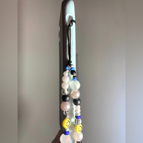 5/$20 ENTIRE SHOP CLEARANCE Beaded smiley handmade phone charm/phone straps 🧿🩵🪬 - Picture 4 of 4
